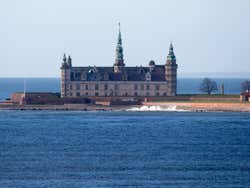 Veduta del Castello di Kronborg dal mare